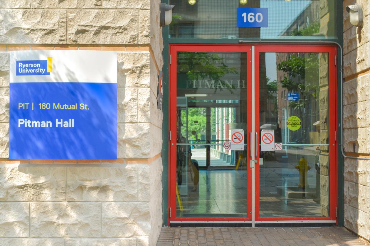 Toronto Metropolitan University- Pitman Hall Residence Экстерьер фото